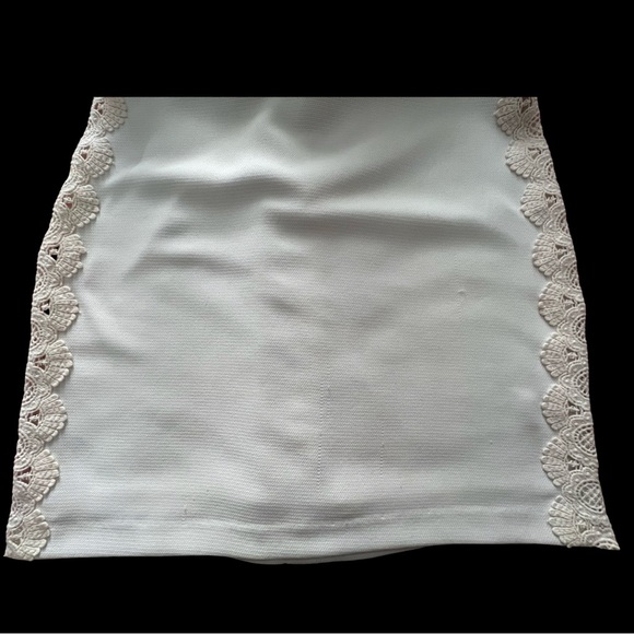 Jessica Simpson Lined Dress with Crotchet Detail. Size 10 - Picture 8 of 15